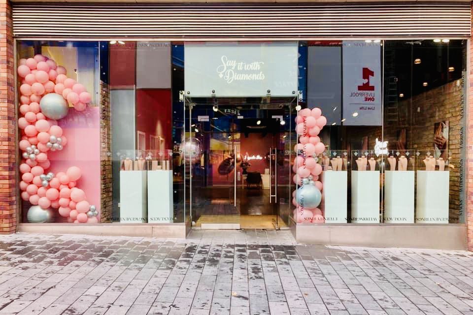 ProbeCSS's tweet image. PCSS are proud to be providing security for another exclusive retail jeweller in Liverpool City Centre.
‘Say It With Diamonds’ have opened a second store in Liverpool One. We continue to deliver an elite security guarding service for high end retailers.
Get a quote: 0843 290 9210