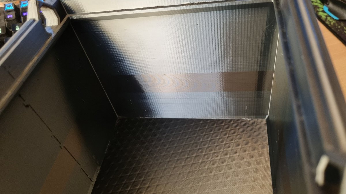 Has anyone else seen this before? #3dprinting at a different speed results in a different colour? Sunlu black silk PLA+: running at 50% speed overnight to try not to disturb the baby