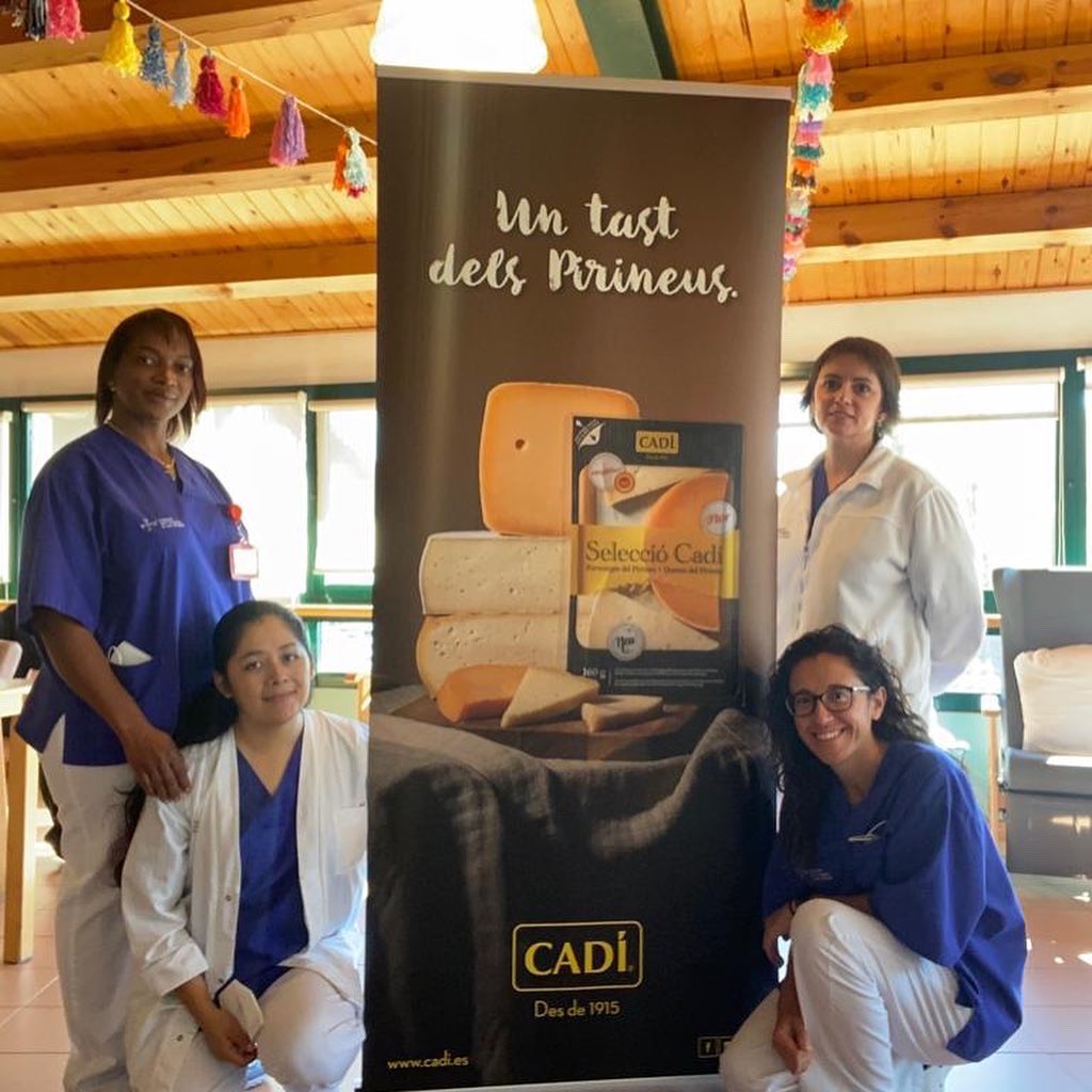 fshseu's tweet photo. El formatge ha estat el protagonista principal del nostre taller i hem pogut fer un tastet degustació amb tota mena de productes Cadí. L'equip de teràpies i els usuaris de centre de dia agraïm a la Cooperativa del Cadí la seva col.laboració en la realizació d'aquesta activitat. https://t.co/QlJZdmjt3n