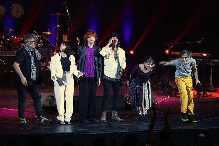 LANACION's tweet image. Hilda Lizarazu, Rosario Ortega y Benito Cerati encabezaron un emotivo tributo a Charly García por sus 70 años bit.ly/30km3dy