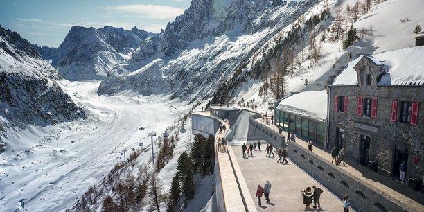 LaTribune's tweet image. 🌨 EN RÉGION - À Chamonix, la Compagnie du Mont Blanc lance un «relifting climatique» de la Mer de Glace

Elle investira plus de 50 millions d’euros à Chamonix dans le réaménagement de l’accès à la Mer de Glace ➡ region-aura.latribune.fr/territoire/tou…