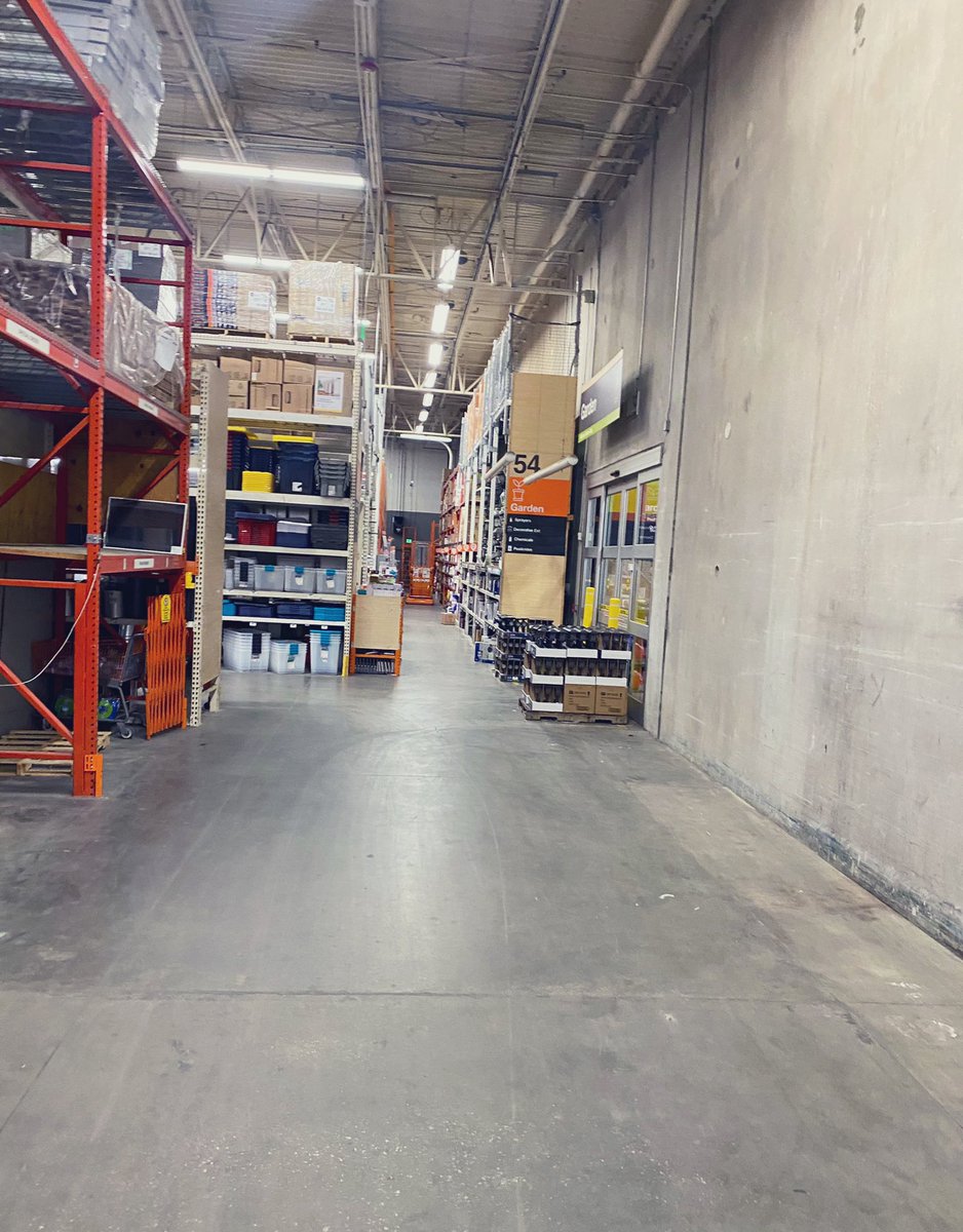 HDJoshRandolph's tweet photo. Every. Single. Morning. This team is ridiculous. On top of that, the unload team is knocking on the door of my old record of 34 trucks in a row. #NoExcusesJustResults #MoveThatFreight@DavisHamby @Brad_Peebles @JamieCurry536 @NateC0143 https://t.co/450xnbNMoO