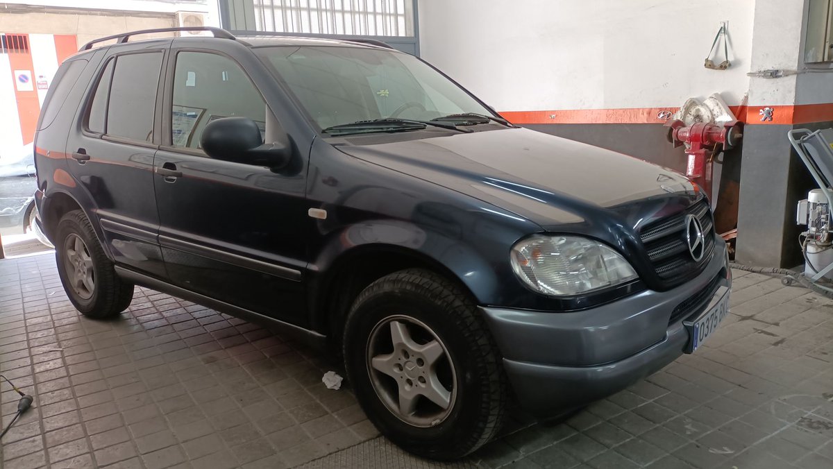 aiko_motor's tweet photo. Os dejamos el #trabajo de esta semana de este increíble @MBenzEspana #ml270 🔥⬇️
Se trata del #paragolpes delantero y la #traviesa 🔧

#chapa #pintura #tallerdechapaypintura #chapaypintura #tallerdeconfianza #tallermecanico #coche #vehiculos #tallermadrid #madrid #mercedes #ml270 https://t.co/2D7x29OX8Y