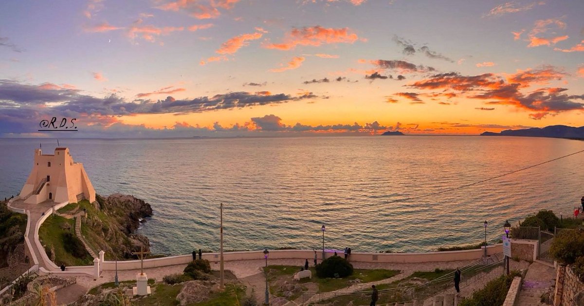 Momenti 
#sunset #autumn #beach #torretruglia <a href="/BestSunsetPhoto/">📷Вⷡeͤs͛ᴛⷮS͛uͧns͛eͤᴛⷮ Рⷬhͪoͦᴛⷮoͦ🌇</a> <a href="/BorghiPiuBelli/">Borghi+belli Italia</a> <a href="/SkyscannerIT/">Skyscanner Italia</a> <a href="/dcq_italia/">DCQItalia 🇮🇹</a> <a href="/vsco/">VSCO</a> <a href="/CNNTravel/">CNN Travel</a> <a href="/RivieraDiUlisse/">ParcoRivieradiUlisse</a> <a href="/lucarallo/">Luca Rallo</a> <a href="/igerslazio/">igerslazio</a> <a href="/yallersitalia/">Yallers Italia</a>