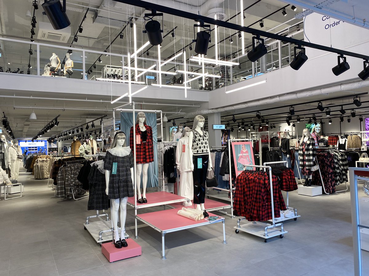 lammie_pie1978's tweet photo. Look! The new @newlook #retail store opened this week @Liverpool_ONE #Liverpool #FridayFeeling #fashion https://t.co/fAi2mSIvdh