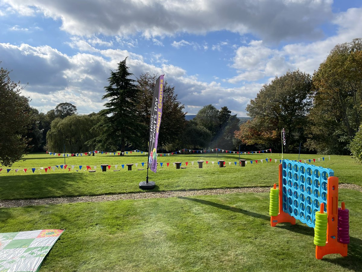 HartsfieldManor's tweet image. A great afternoon partnering back with @GOTO_events to deliver some fun team building for one of our clients in yesterday afternoons sun.

With 16acres of grounds, we have many great locations to entertain and reconnect with your teams.

#teambuilding #gotoevents #events