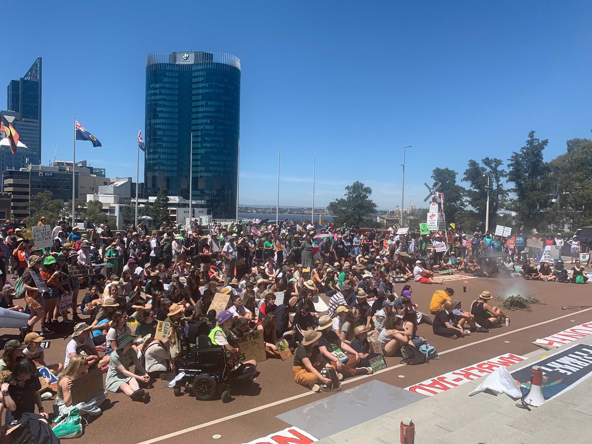 StrikeClimate's tweet photo. Such an incredible turnout today with 10,000 students striking in 40 different locations across Australia! Students took to the streets (and zoom) to strike for climate action. I think it’s clear to say that #TheYouthAreRising 

#ClimateStrike #SchoolStrike2021 https://t.co/2aoR3iRy3b