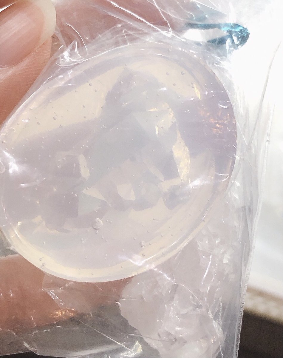 CA_TOKYO's tweet photo. 【作家様の作品在庫状況】

✦kanoline様
リアルで繊細に作られたワイヤーを使用したアクセサリー✨
いちご🍓のヘタや葉っぱまでとってもリアルなのにしっかりした作りが魅力！

✦Caine様
スタッフおすすめは横抜き鉱石付きモールド👍
ブローチやストールピンを作ってこれからの季節活躍させて下さい https://t.co/kylMceZ5Ah