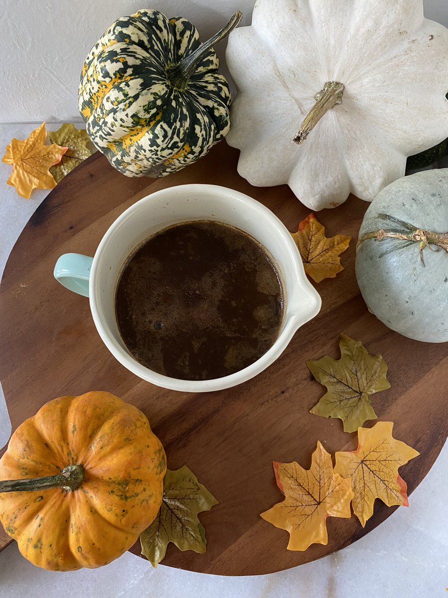 mfoodandtravel's tweet photo. Did you know pumpkin spice isn’t supposed to have pumpkin in it? I still don’t understand 🎃 I make my #pumpkinspicesyrup with pumpkin purée for that extra goodness and it definitely has all the warmth and flavours of autumn. https://t.co/M25uIxr0BF
#pumpkin #psl #Autumnvibes https://t.co/bxCv8Cl7Uv
