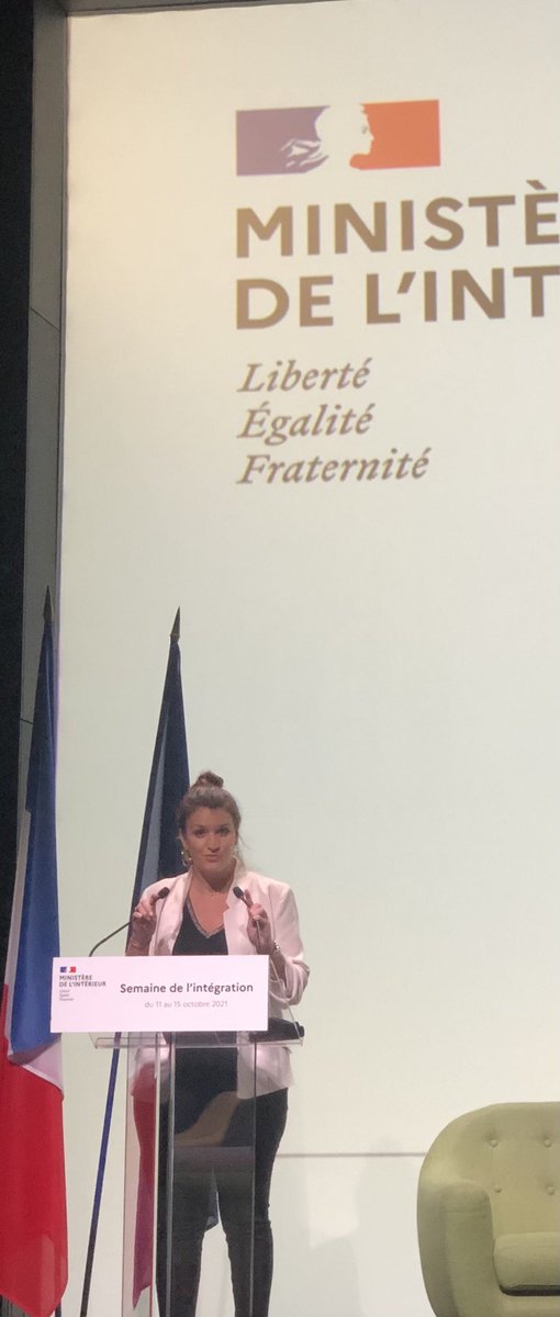 EcalleCecile's tweet photo. ⁦@FrAffaires⁩ ⁦@CCI_Paris_IdF⁩ participe à l’intégration des immigrés. « Le français et l’emploi » sont la clé de voute de l’intégration rappelle la Ministre. Nos Tests et diplômes professionnels y répondent ! #ambition  #réussite https://t.co/ikkBk7RE9I