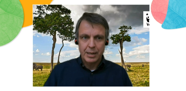 CeliaNysss's tweet photo. Evidence is that 'No-till on its own does not necessarily increase soil carbon' says Rolf Sommer of @WWF_Deutschland 

That's why #CarbonFarming must involve holistic, whole-farm approaches e.g. #Agroecology, #Agroforestry, #HighNatureValue farming to maximise benefits! https://t.co/bKR6nsn5c1