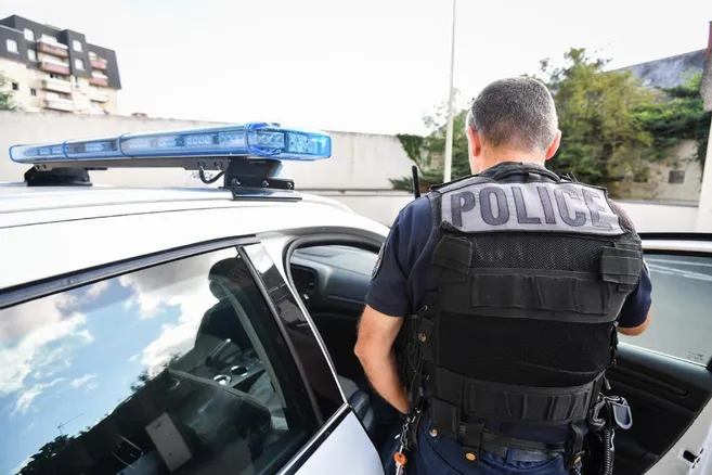 lamontagne_fr's tweet photo. 🔴 Un motard percute mortellement une femme de 81 ans et prend la fuite à Clermont-Ferrand 

▶ https://t.co/tX1FQz99TA https://t.co/TWD4TJkdk3