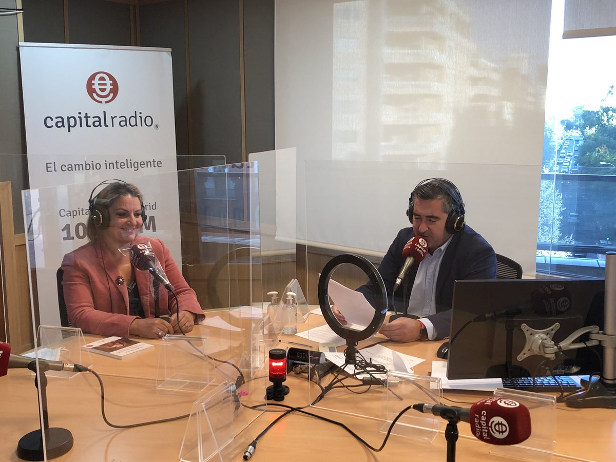 "Lo que quiero es concienciar a las empresas y médicos. Lo más importante es el paciente".

<a href="/Chaadiach/">Corredora de la vida</a>, autora del libro "Corredora de la vida, cómo superar el cáncer". 

En #DIRECTO, desde <a href="/CAPITALRADIOB/">Capital Radio</a>