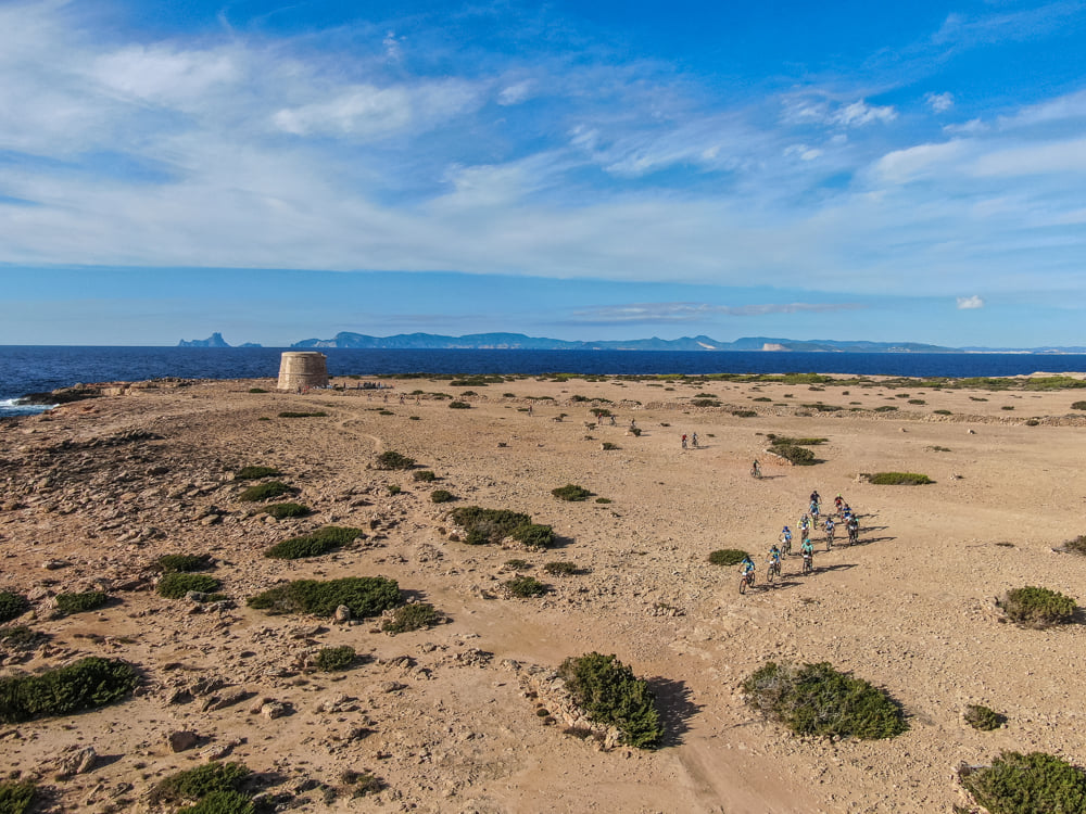 formotor's tweet photo. ¡22, 23 y 24 de octubre no te pierdas la vuelta cicloturista en Formentera! 🚴♂️🚴♀️
Somos patrocinadores 💙
#Formotor #Formentera #voltacicloturista #rentacar https://t.co/KgFAd7qZ7C