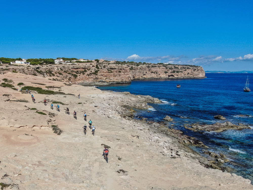 formotor's tweet photo. ¡22, 23 y 24 de octubre no te pierdas la vuelta cicloturista en Formentera! 🚴♂️🚴♀️
Somos patrocinadores 💙
#Formotor #Formentera #voltacicloturista #rentacar https://t.co/KgFAd7qZ7C