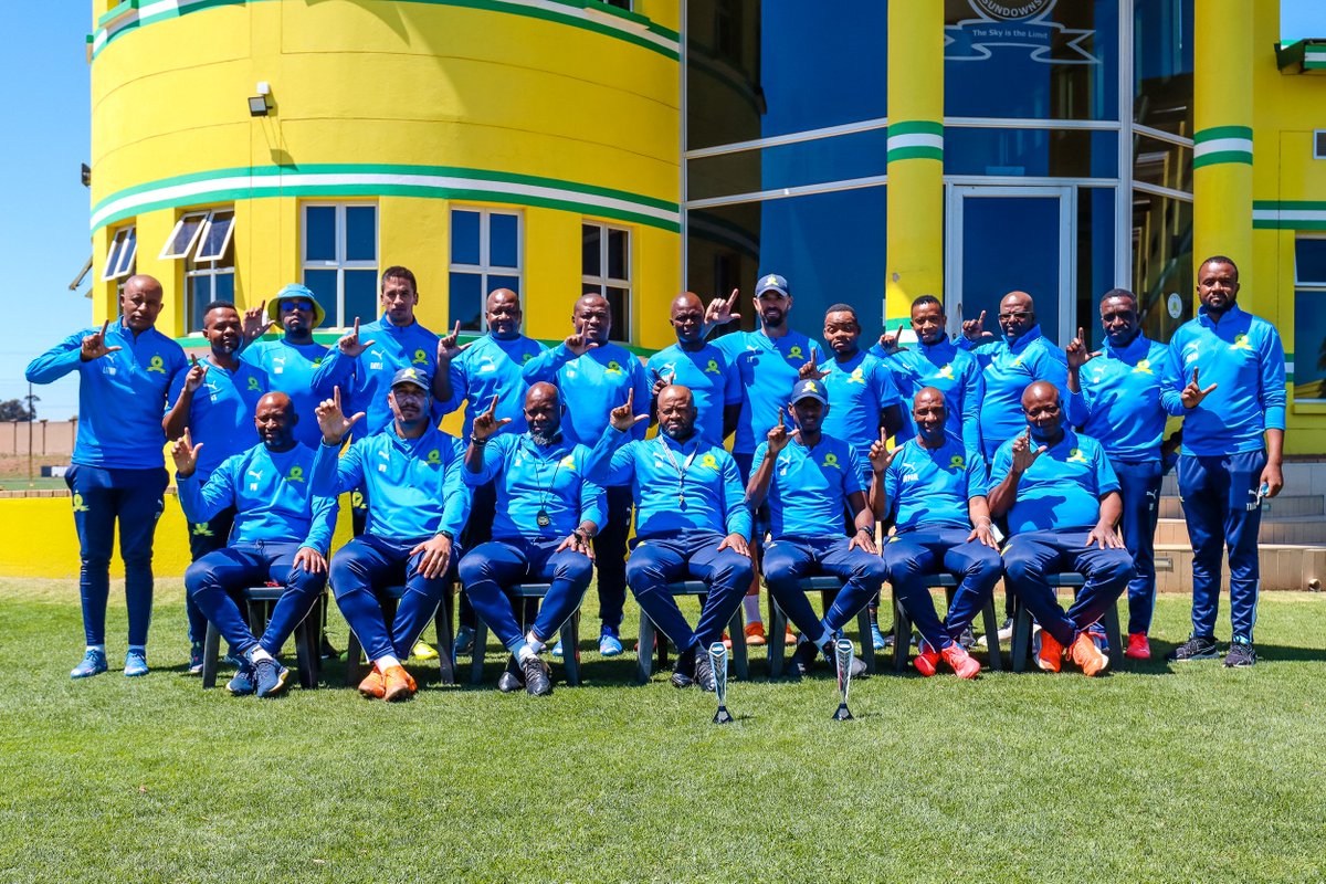 Masandawana's tweet photo. 𝗧𝗲𝗰𝗵𝗻𝗶𝗰𝗮𝗹 𝗧𝗲𝗮𝗺 𝗔𝗽𝗽𝗿𝗲𝗰𝗶𝗮𝘁𝗶𝗼𝗻 𝗣𝗼𝘀𝘁! 🏆

Drop a 👆 for our hard-working team who keep our boys ready for every challenge! 

#Sundowns https://t.co/9o4dUjRbJe