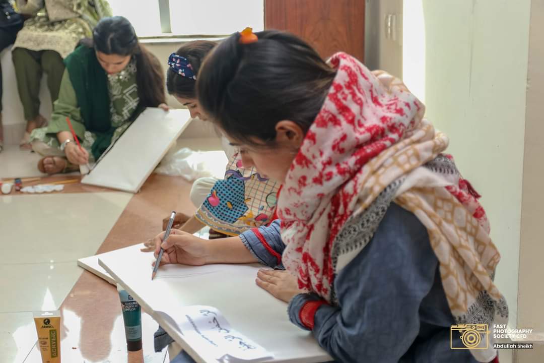 maria_intzar's tweet photo. Rang Society Induction 
#Coloursofcreativity 

#rang #scavengerhunt #painting #calligraphy #fastnuces #fastuniversity #lifeatfast https://t.co/XjeB96w0Mv