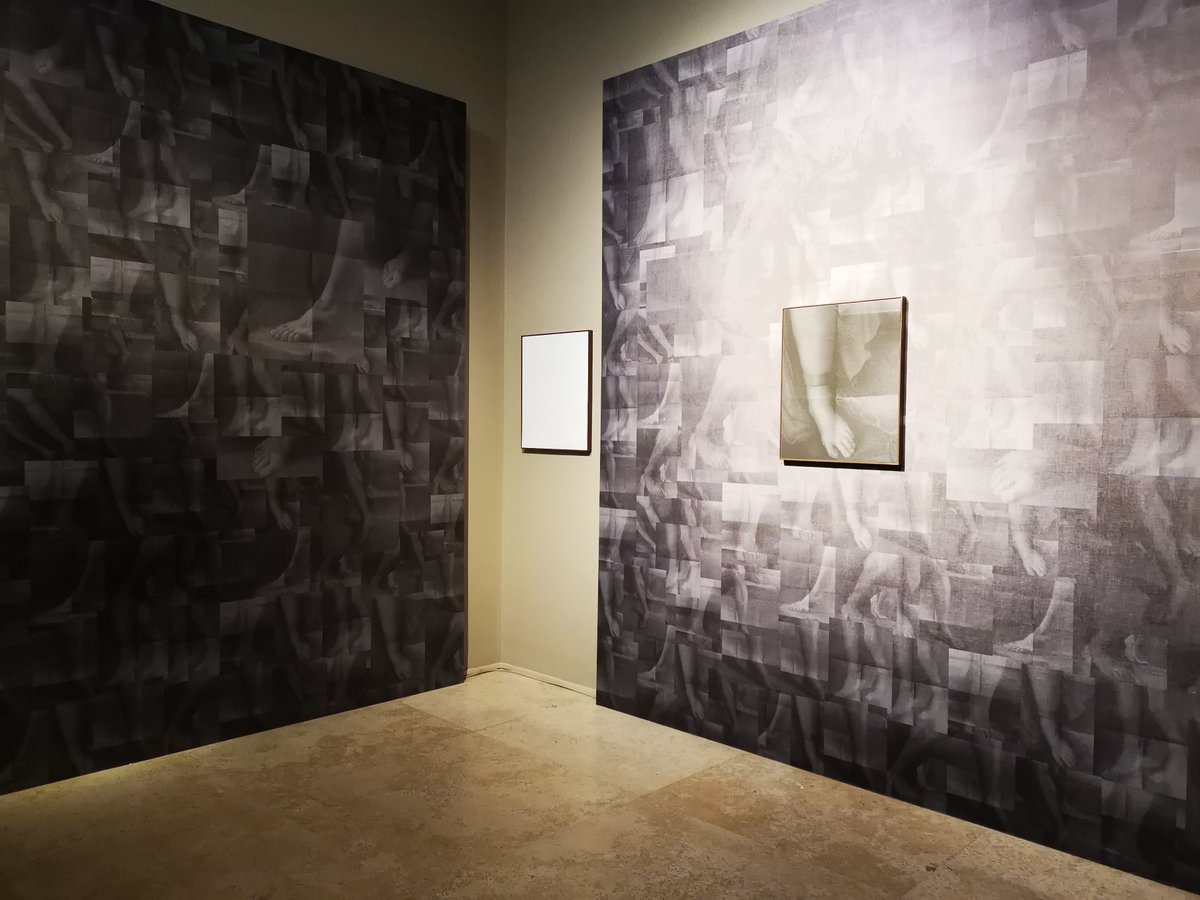 Nelle #installazioni di Mustafa #Sabbagh si ritrova uno “spazio”, come il titolo suggerisce, silente e opprimente, in cui fermarsi a riflettere. 
Siete già andati alla sua #mostra site-specific “Spazio Disponibile. Areare il pensiero prima di soggiornarvi” ?