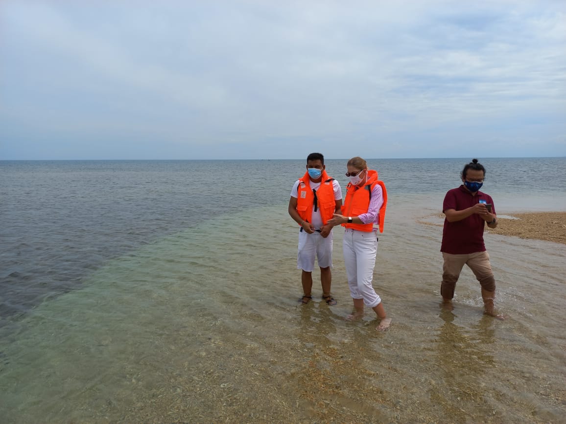 germanyinphl's tweet photo. Just back from my first visit to Negros. Encouraging &amp; inspiring meetings with CSO partners on child protection, marine environment protection and Agricultural Reform implementation. I heard moving stories and learned a lot about 🇵🇭. Thank you, CSOs, for your commitment &amp; work! https://t.co/umnkS20vf4