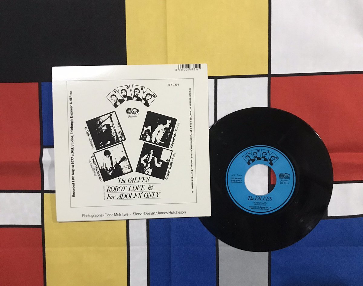 charge_rock's tweet photo. THE VALVES / ROBOT LOVE
1977Punk 爆音で聴く。
両面最高!!!
B面 Chaos Ukもカバーした
Punk Number !
限定再発盤
#TheValves
#ZoomRecords https://t.co/jEInRuJONc