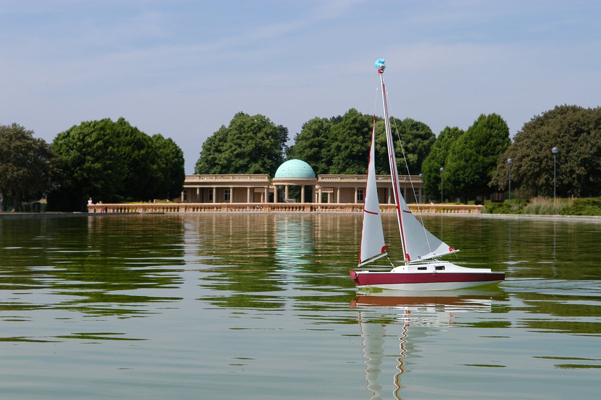 NorwichCC's tweet photo. We couldn’t be happier that 3 of Norwich's wonderful parks and open spaces - Waterloo Park, Eaton Park and Mousehold Heath  - have received a #GreenFlagAward this year.

Special thanks to staff and volunteers for all their hard work.

Read more https://t.co/t3oKRxA53P https://t.co/v5ZzYcawjY