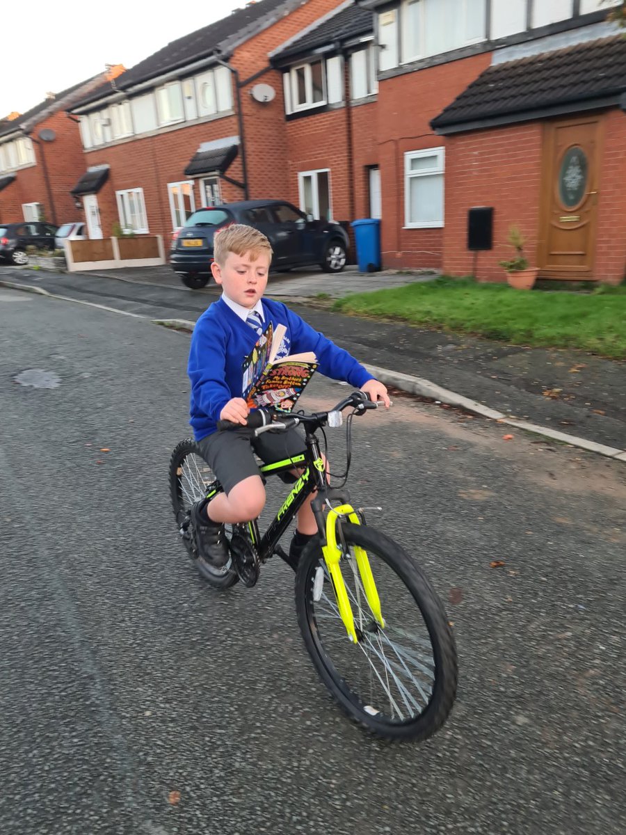 sunnybankAHT's tweet photo. @sunnybankschool Freddie (Year 4) and Zack (Reception) have sent in their Extreme Reader photos! #ExtremeReaders https://t.co/KpK10v3J76