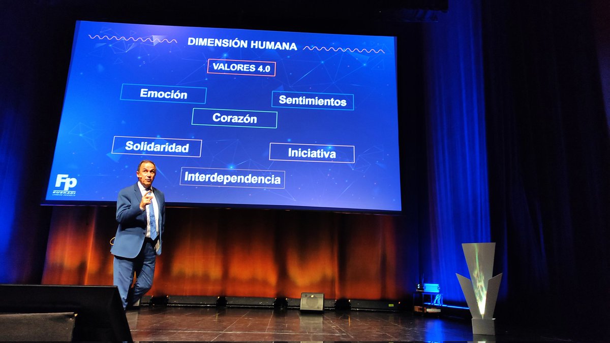 ANPROFOL's tweet photo. En #FP "Formamos para la vida", sin olvidar los valores y la solidaridad @jarevalo_FP 
#cfol2021 💖 #ManténVivalaLlamaFOL https://t.co/cV93xkmeLd