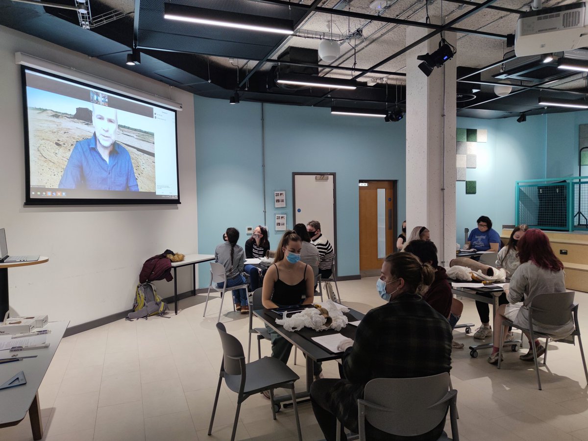 DrKenGriffin's tweet photo. Thanks to the wonders of Zoom, Christian can lead the session remotely while I help the students with their vessels from @TheEgyptCentre. Today is the first time they have seen them, so some initial observations and training on measuring them! #objectcentredlearning @SwanseaUni https://t.co/Kxwh40FPnD