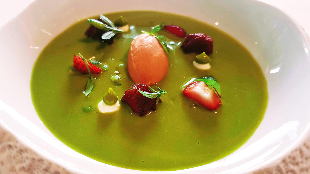 GuiaMichelin_ES's tweet image. En el restaurante @Ivan_Cerdeno, situado en un histórico Cigarral de #Toledo, a orillas del Tajo... Aquí el chef realiza una cocina de autor, interpretando la memoria y el entorno con el mejor producto manchego de los Montes de Toledo. 
1 #EstrellasMICHELIN #GuiaMICHELIN21