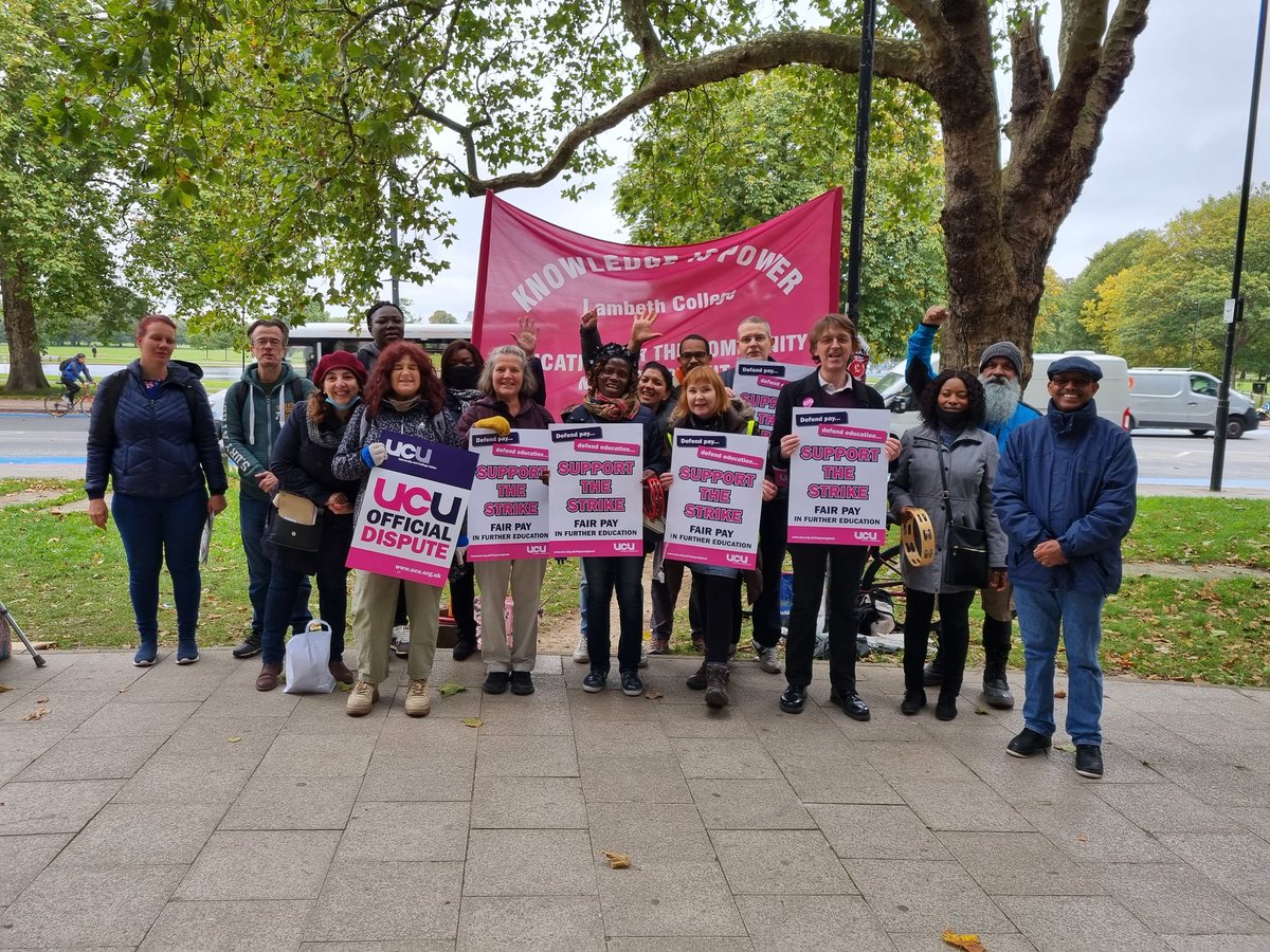 On the picket line with comrades at Lambeth College 5% @UcuLeft @ucu_solidarity @branwenjeffreys