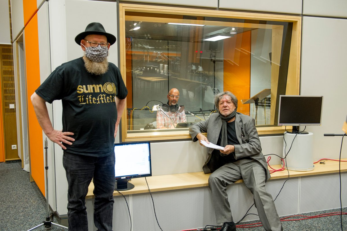 SRF's tweet photo. An den New York Festivals Radio Awards wurden am 12. Oktober 2021 Hörspiele und Audioproduktionen ausgezeichnet. Dabei gewann das #SRFHörspiel «Roll over Beethoven» von Johannes Mayr und Ulrich Bassenge Silber in der Kategorie #BestMiniSeries. 🥈🎉 https://t.co/mlzUf201AI https://t.co/Pi3nUH3rJ9