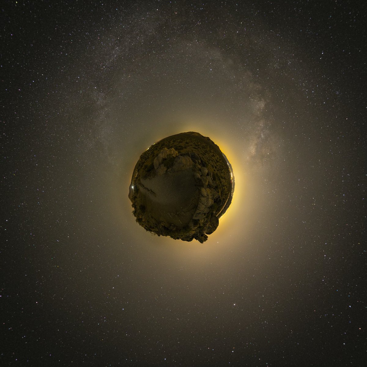 unikentphysics's tweet photo. Changing the composition of planets one microscopic glass droplet at a time. @Matthias_vangi shares his #research on #microtektites, #microscopic #glassy #spherules that formed during an impact of a roughly 2km diameter asteroid.

Article https://t.co/ZUP3AaHk8m

@UniKent https://t.co/j3bFI03aOw