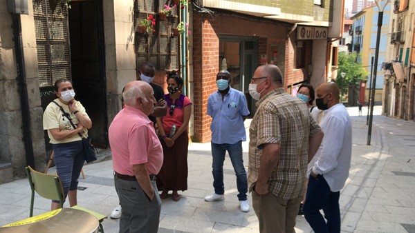 "Diversitours-Aniztasuna Tours". Formación global sobre la historia de los barrios y habilidades para el guiado y exposición en público. 
🅱🌍 ¿Sabías que las visitas guiadas de los #DiversiTOURS las realizan personas de los barrios de San Francisco, Bilbao La Vieja y Zabala?