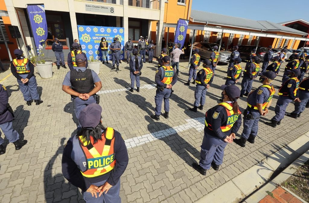 SAPoliceService's tweet photo. #sapsHQ The National Launch of #SaferFestiveSeason theme ~ #CountryInBlue: Extending our reach through blue light visibility. Mission ~ well-being and safety of all South African citizens, βreclaiming the streets.β #PoliceVisibility ME https://t.co/8pZbe8TqAb