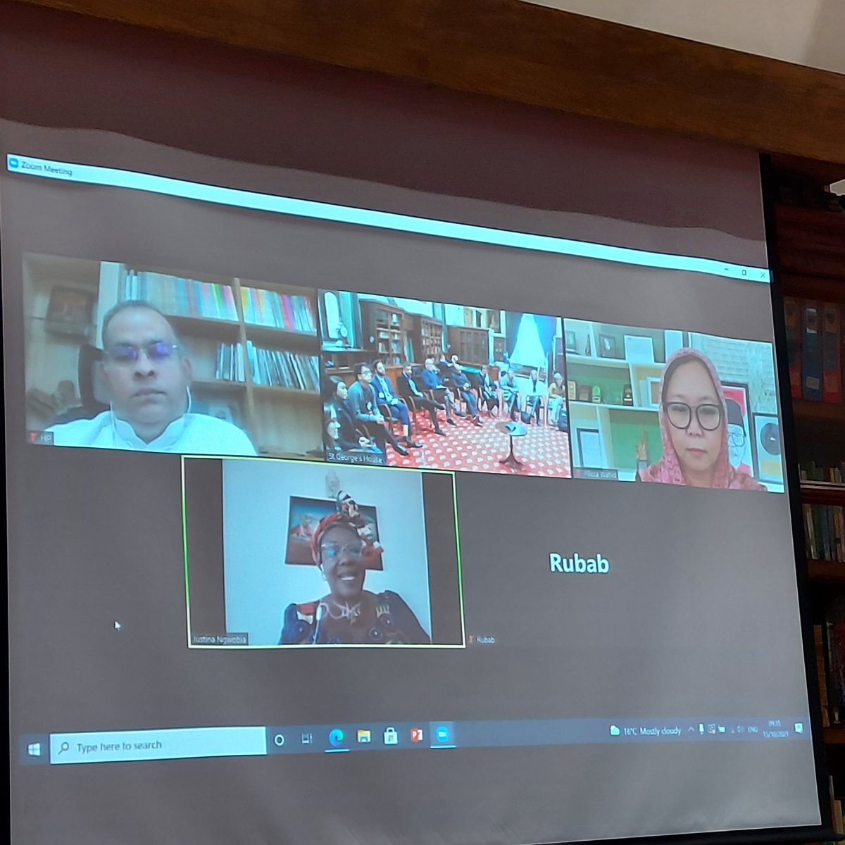 Jose_Davidoff_'s tweet photo. Hearing from @KAICIID alumni this morning: Alissa Qotrunnada Munawaroh (Indonesia), Elder Justina Mike (Nigeria) and Professor Fr Jose Nandhikkara (India) on the importance of interreligious #dialogue in their different global communities 🌎 https://t.co/faqQhnJjOx