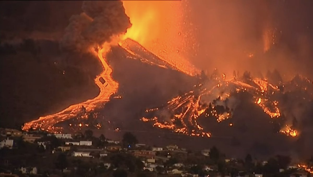 ColinJ_Keogh's tweet photo. While the world looks on in awe at the power of Nature, many people on #LaPalma have had their lives destroyed by the #CumbreVieja volcanic eruption. 
Having had the pleasure of advising some amazing Palma based Entrepreneurs via the EU Co-Working program with @impacthub Network. https://t.co/zZLSBDmrts
