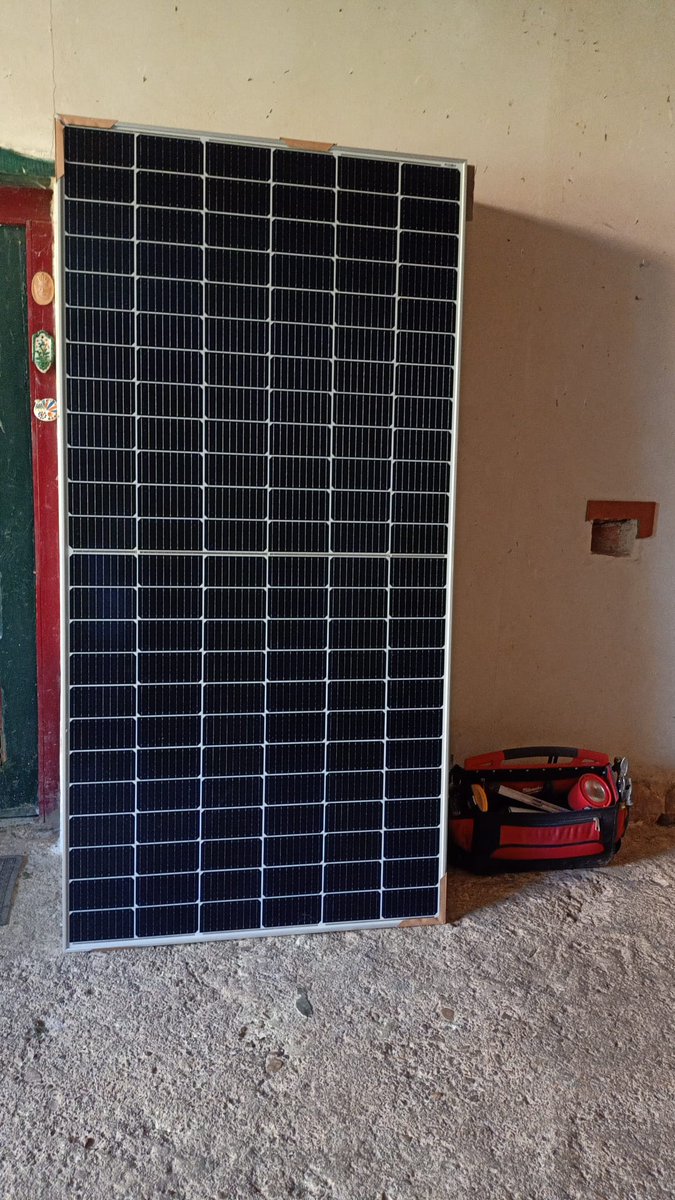 solserpiente's tweet photo. ¿Sabéis lo que es esto? Mi corte de mangas al oligopolio eléctrico ... 🖕🖕🖕🖕 https://t.co/qwvT3gp1Sa