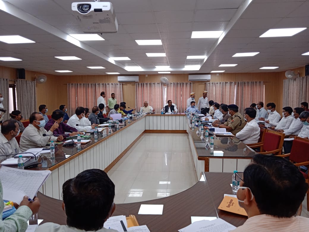 कल जनपद सहारनपुर में माननीय श्री राजपाल कश्यप जी सभापति विधायी समाधिकार समिति के साथ कलेक्ट्रेट में विधायी समाधिकार समिति की अधिकारियों के साथ बैठक संपन्न हुई।
जय शिक्षक जय समाजवाद 
#बाइस_में_बाइसकिल 
<a href="/yadavakhilesh/">Akhilesh Yadav</a> <a href="/samajwadiparty/">Samajwadi Party</a> <a href="/NareshUttamSP/">Naresh Uttam Patel (#मैं_PDA_परिवार_से_हूं)</a> <a href="/DrRajpalKashyap/">Dr. Rajpal Kashyap</a>