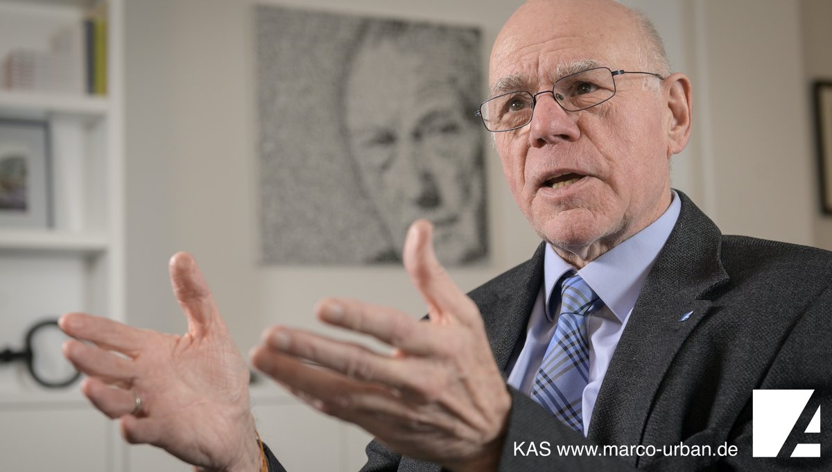 #Veränderung &amp; #Stabilität – diese Überlegungen leitet Norbert Lammert aus den #Wahlergebnissen der #BTW21 ab. Die Einstellungen &amp; Verhaltensmuster der Wahlberechtigten sind eine neue #Normalität, die nun angegangen werden muss. Die gesamte Anmerkung dazu: kas.de/de/web/die-pol…