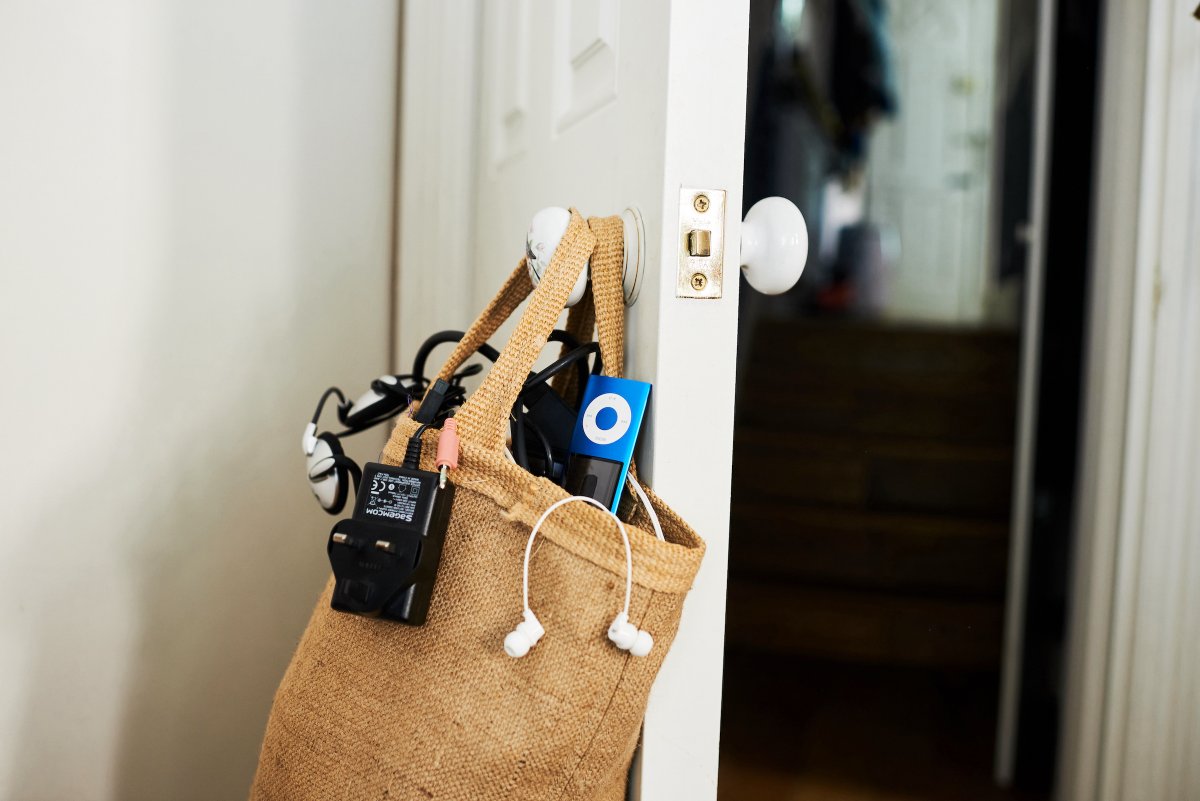 Over 40% of UK adults have thrown away an electrical item in the last 12 months 😬

Don’t bin it - bag it! Everything with a plug, battery or cable can be fixed or recycled.

Our website has all the info you need to donate, fix or recycle your electricals: bit.ly/3DxAt8o