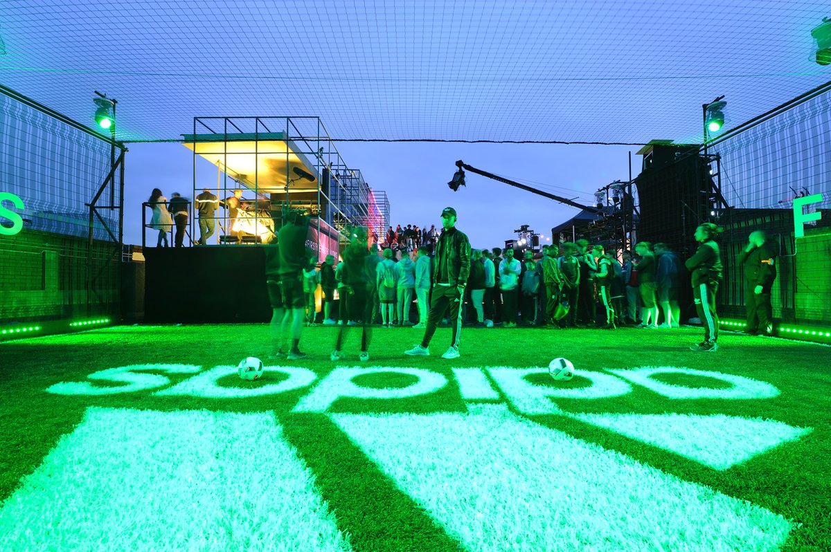 scott_fleary's tweet photo. Back in 2016 we built a football pitch (in the baking heat! ๐ฐ) on top of a multi storey car park for The Adidas F2 Show! We reckon @TheF2 should bring this show back! What do you think?
Designer โ Toby Kalitowski
#SetDesign #Sport #Adidas #Pitch #Football #LiveEvents #F2Show https://t.co/c3ZqssmR5n