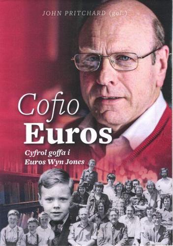 YTraethodydd's tweet photo. Bu #EurosWynJones yn weinidog er 1977, ac yn athro a hyfforddwr i bregethwyr a gweinidogion er 1992. #Elwyn Richards @EBC_PCW yn adolygu 'Cofio Euros'; cyfrol deyrnged cyfeillion y gwron yn cofio ei gyfraniad fel un o gymeriadau amlwg bywyd crefyddol y Gymru gyfoes. #RhifynHydref https://t.co/WcUZbskGgm