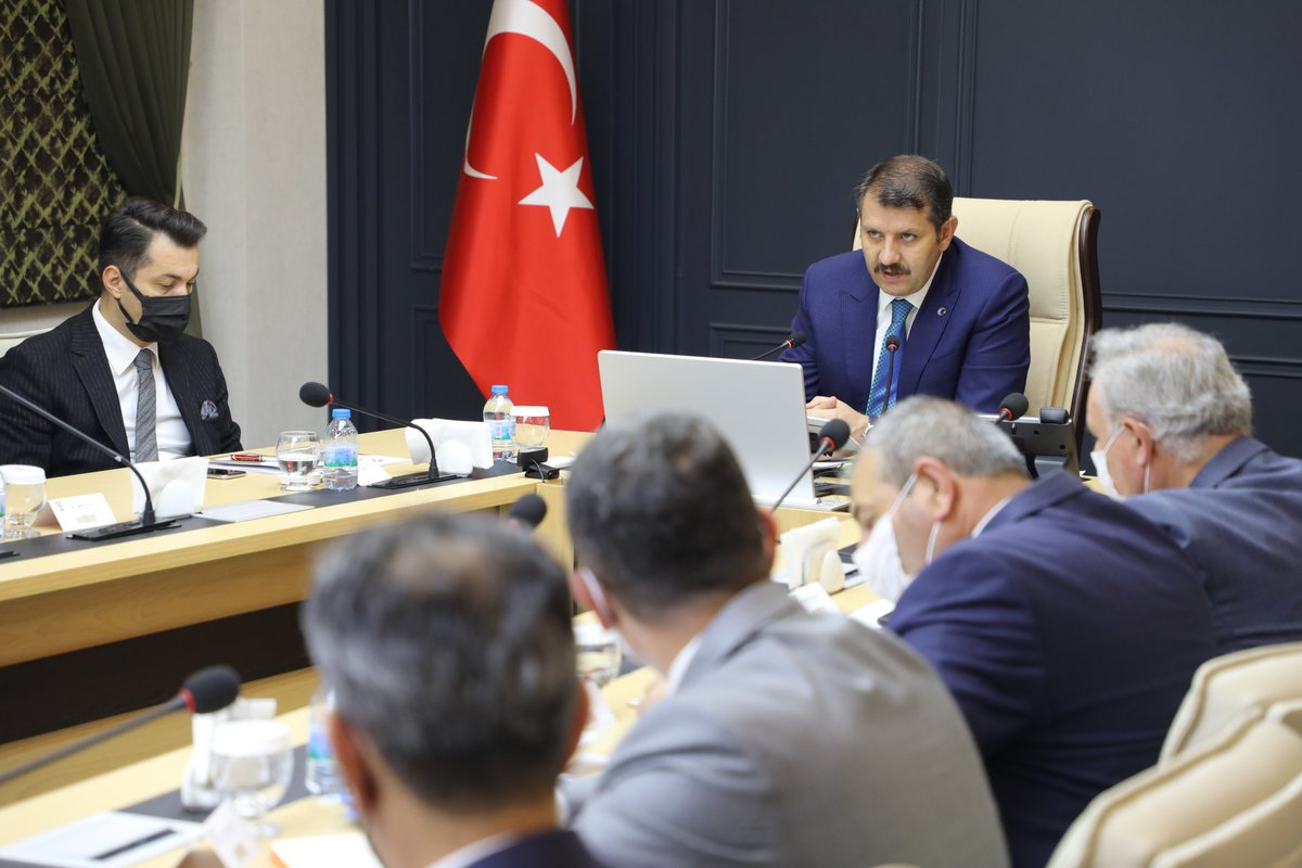 sivasvaliligi's tweet image. 3⃣ Valimiz Salih Ayhan&apos;ın konuşmasının ardından İlçe Millî Eğitim Müdürleri, ilçede yürütülen çalışmalar ve eğitime dair hedeflerinden bahsederek ilçelerinde yürüttükleri projelerinden de bahsettiler.

🎯 #Eğitim2023

👉bit.ly/3mPh78c