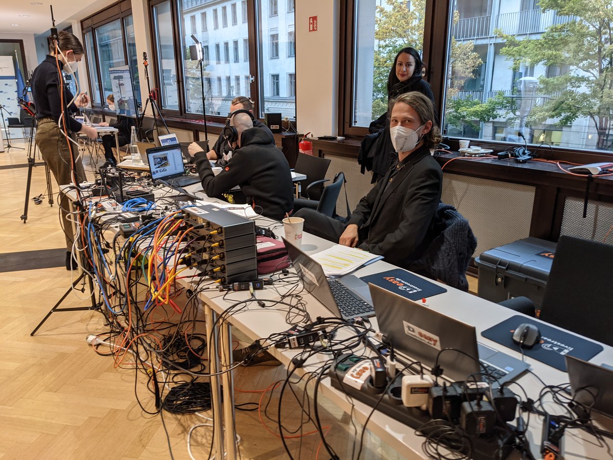 easylivestream's tweet photo. Heute streamen wir aus dem Europäischen Haus für die
@NetzwerkEBD 🇪🇺
⏩https://t.co/6rXigiYmNp
#livestreaming #livestreamtech #livetechnik #livestreamtechnik #livestreamproduction #eventplanner #eventsupport #eventtechnik #eventtech #livestreamproduktion #EBDmv #btw21 https://t.co/PL18bE3grT