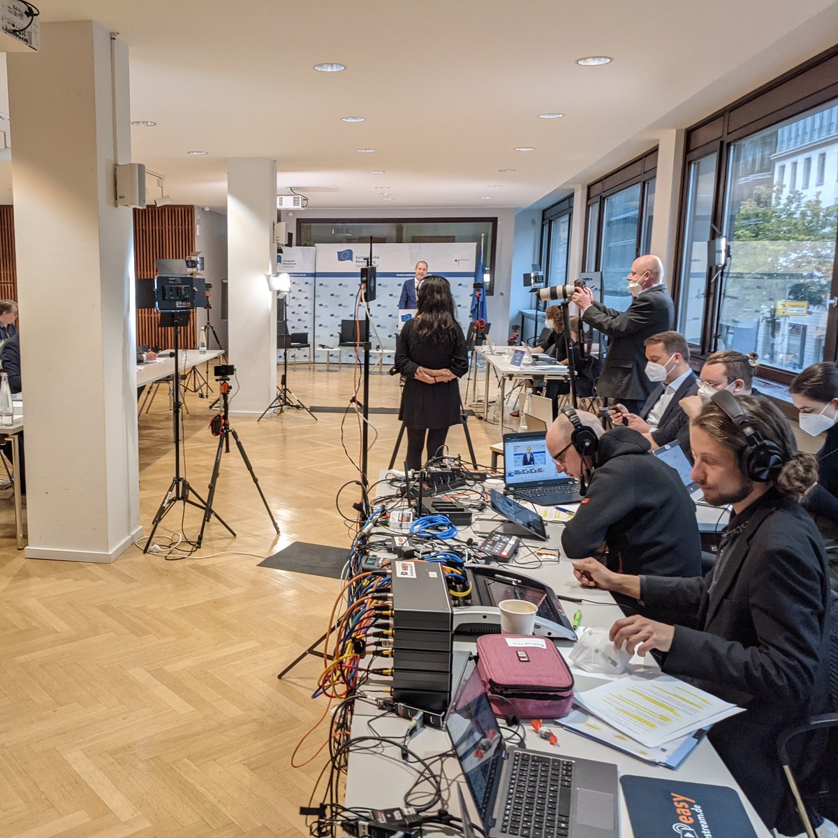 easylivestream's tweet photo. Heute streamen wir aus dem Europäischen Haus für die
@NetzwerkEBD 🇪🇺
⏩https://t.co/6rXigiYmNp
#livestreaming #livestreamtech #livetechnik #livestreamtechnik #livestreamproduction #eventplanner #eventsupport #eventtechnik #eventtech #livestreamproduktion #EBDmv #btw21 https://t.co/PL18bE3grT