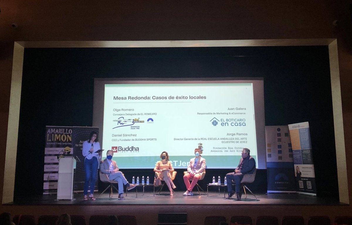 Ecommerce_es's tweet photo. Mesa Redonda de casos de estudio locales. Con Rocío Guerra (@xeitomeeting); Olga Romero (@romerijo_puerto); @juangalera00 (El @BoticarioenCasa); Daniel Sánchez (#BUDDHAFIGHTWEAR); y @jorge_ramos_s (@Realescuela).
#EcTJerez https://t.co/SzElF51iL1