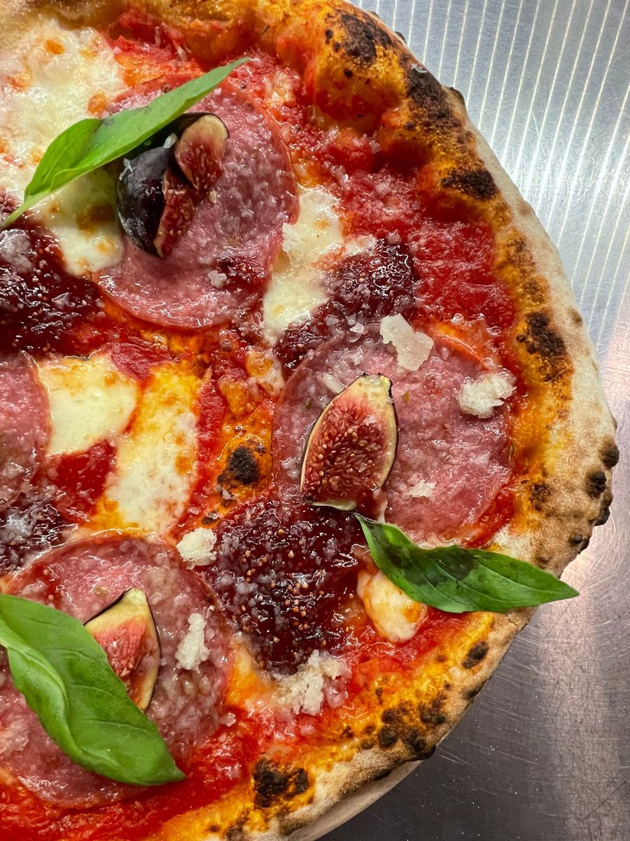 Weekend special incoming 🍕 

<a href="/DingleyDellPork/">mark</a> Finnochiona Salami, Figs, Fig jam, Basil 🌿 

Available until Sunday!

#norfolkcoast #pizza