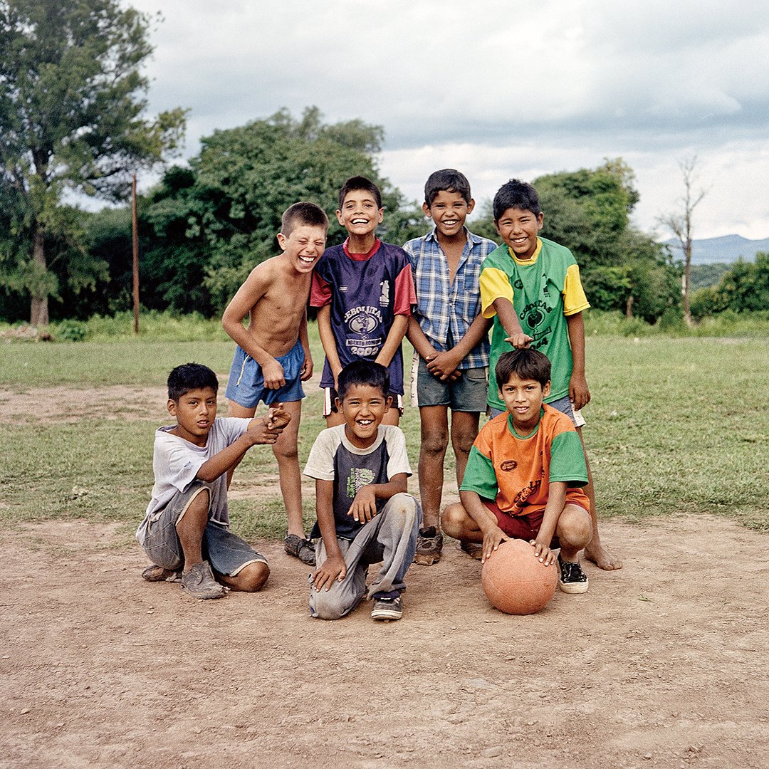 PicklesMagazine's tweet image. Daniel Belet has been photographing street football teams around the world since 1995...

picklesmagazine.com/blogs/the-maga…