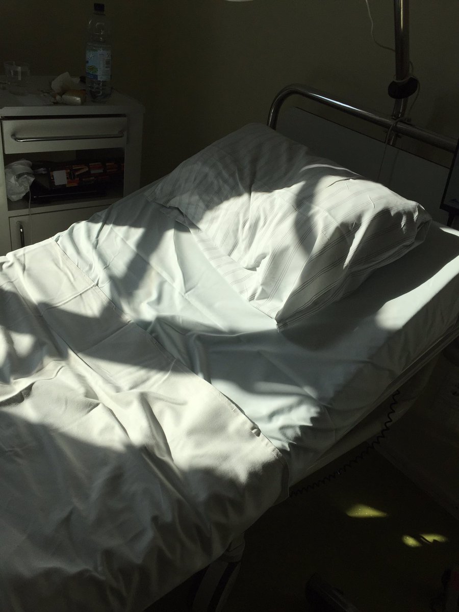 WortRatgeberin's tweet photo. Gruß von der Sonnenbank im Isolierzimmer. #vincentius #schlossbergblick https://t.co/Hc2HnR1yzs