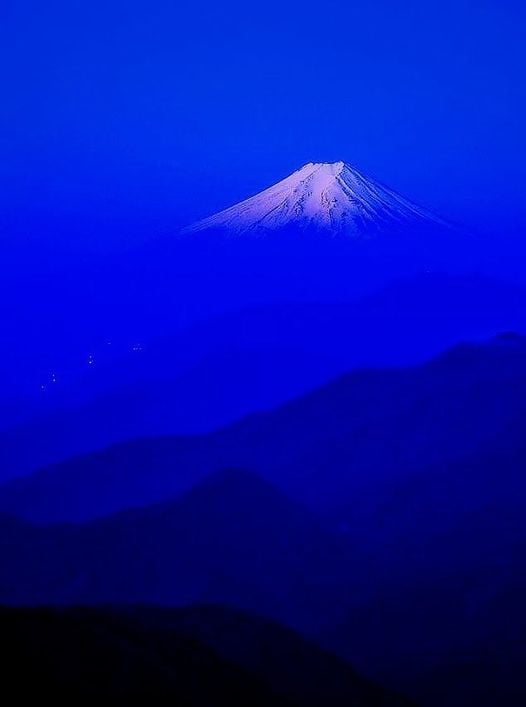 bodrum3535's tweet photo. Mt Fuji - Blue hour before dawn -Takashi Photography https://t.co/h4LqF3RODD